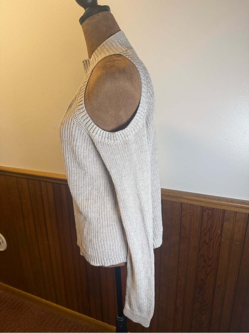 Express Cold-Shoulder Ribbed Knit Sweater - Picture 4 of 6